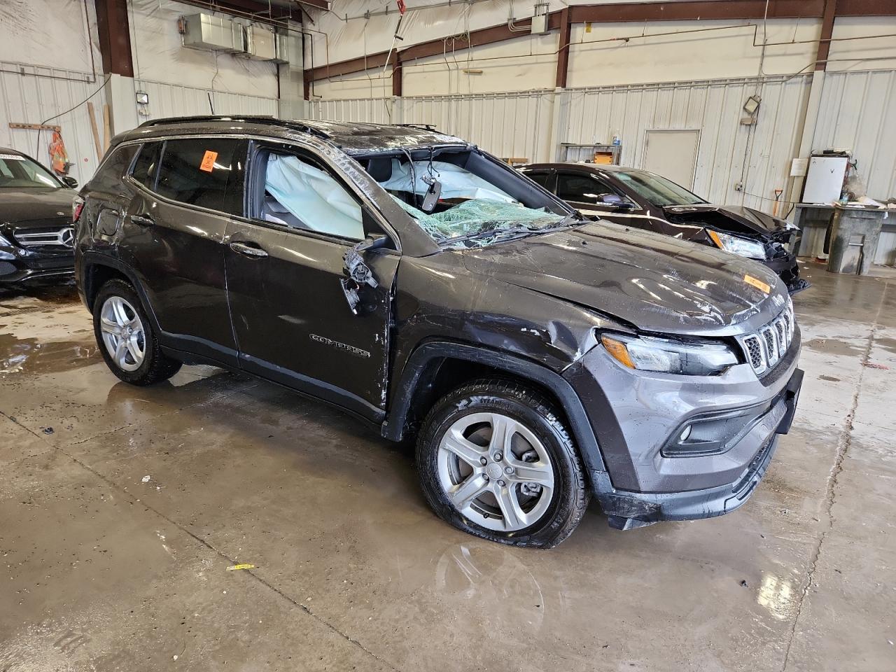 2023 Jeep Compass Latitude - Image 4