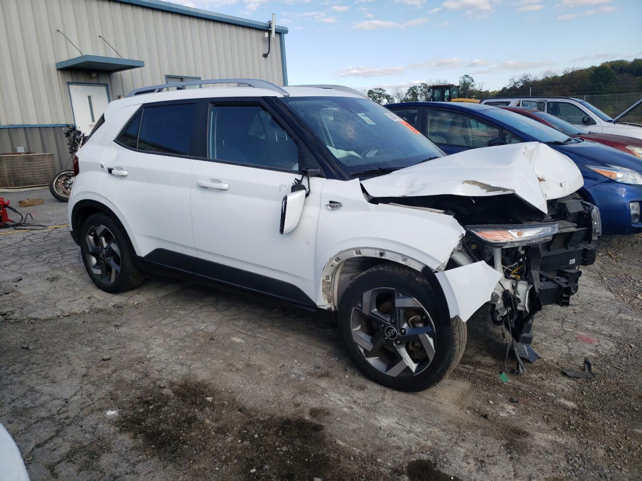 2022 Hyundai Venue Sel - Image 4