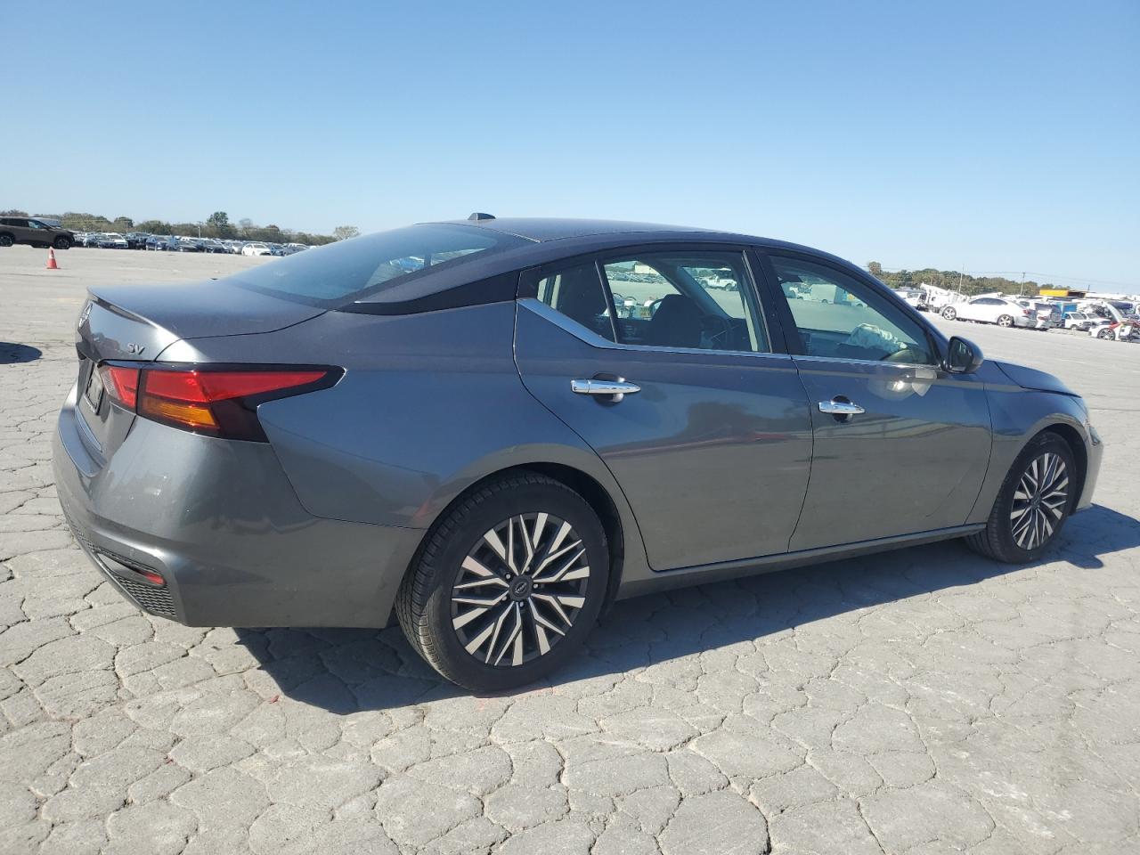 2023 Nissan Altima Sv - Image 3