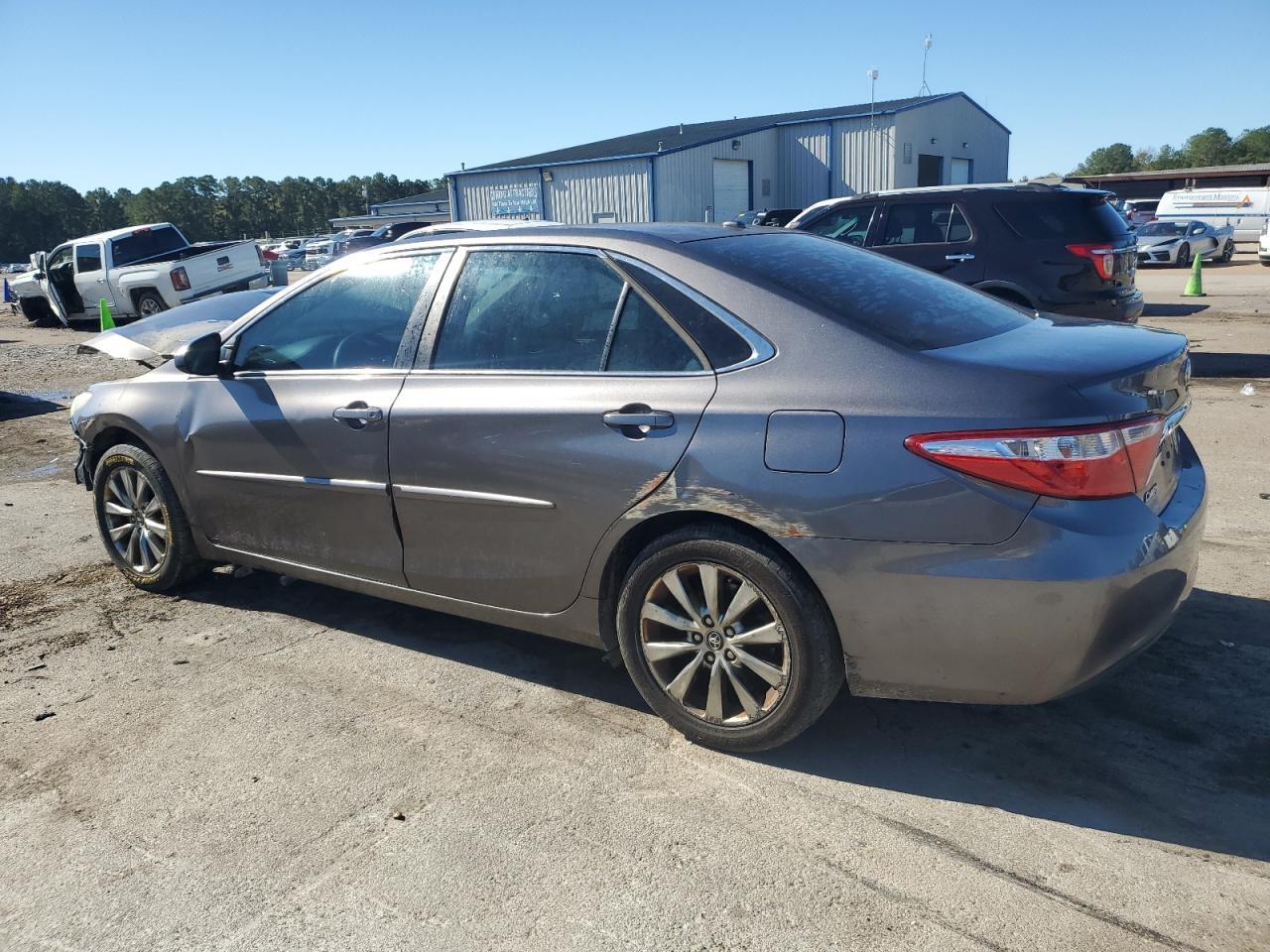 2016 Toyota Camry Le - Image 2