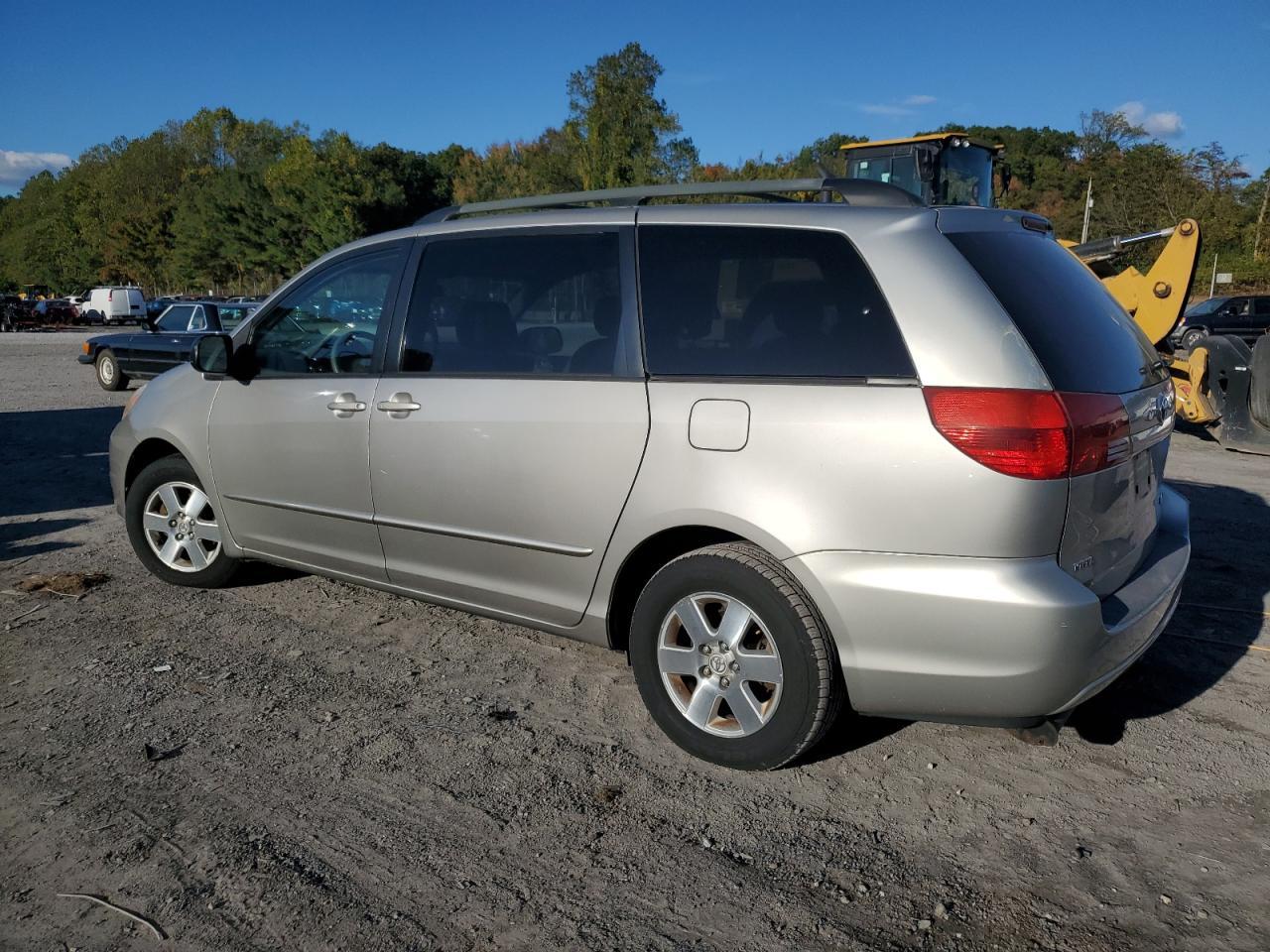 2005 Toyota Sienna Ce - Image 2