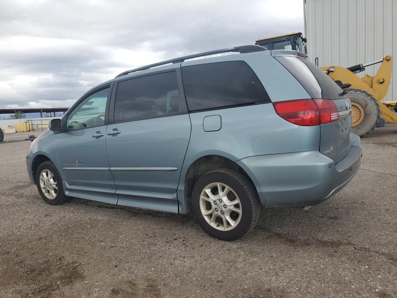 2004 Toyota Sienna Xle - Фото 2