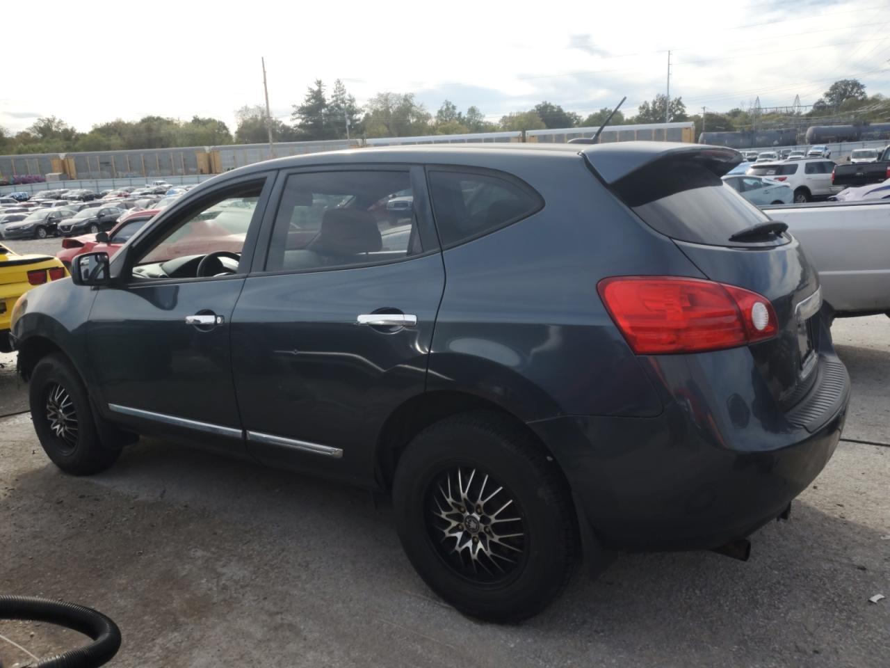 2013 Nissan Rogue S - Image 2