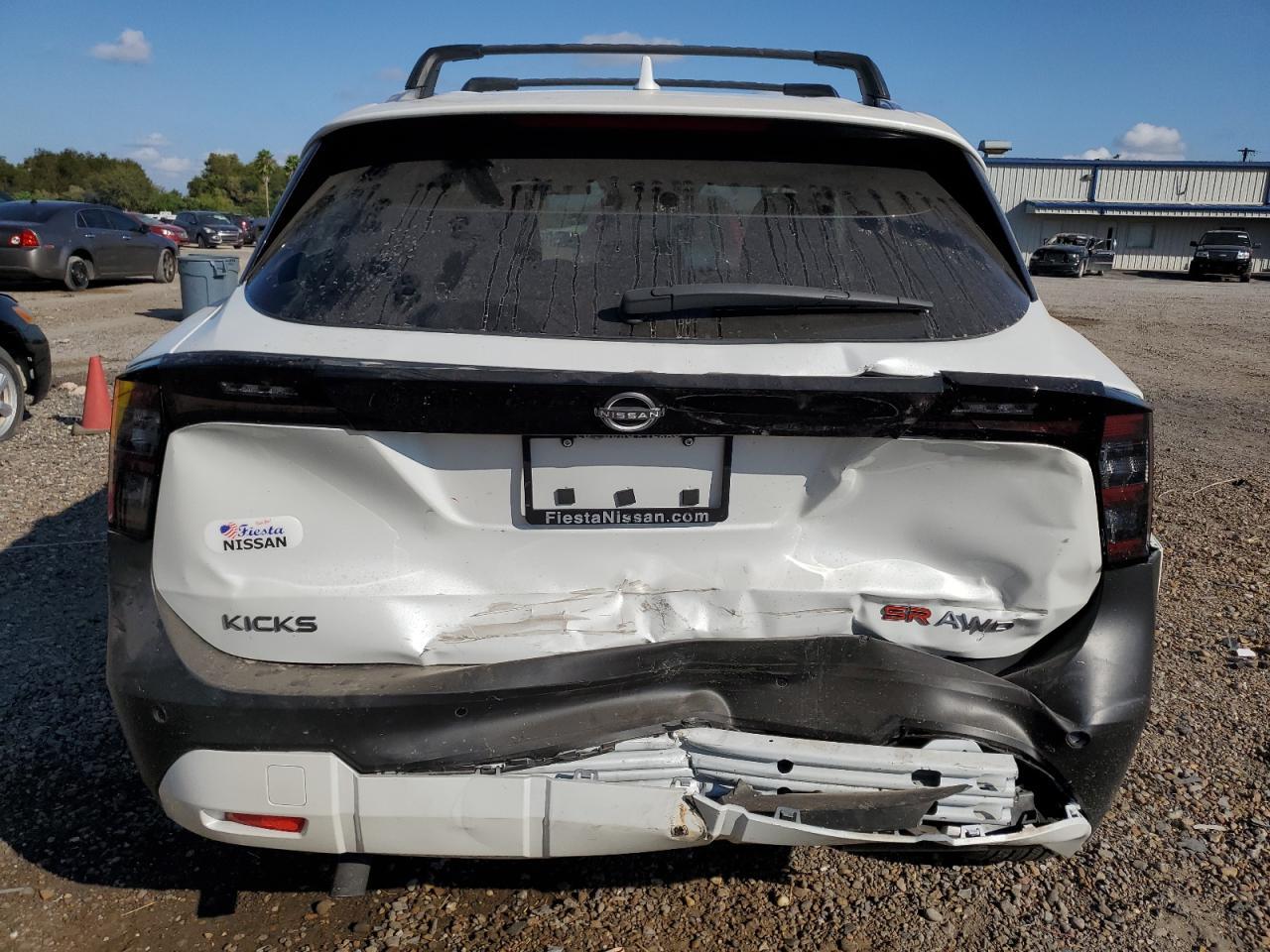 2025 Nissan Kicks Sr - Image 6