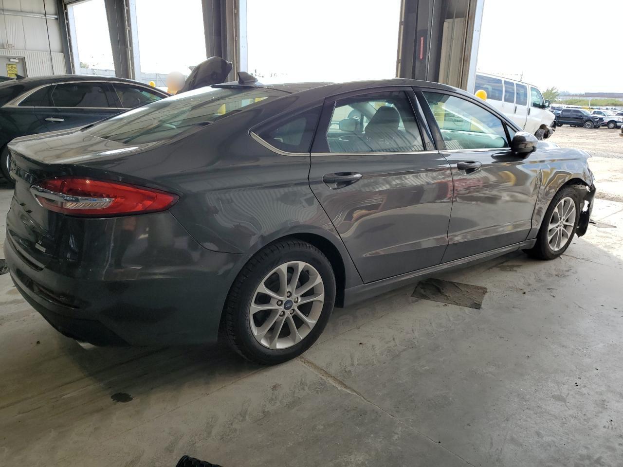 2020 Ford Fusion Se - Image 3
