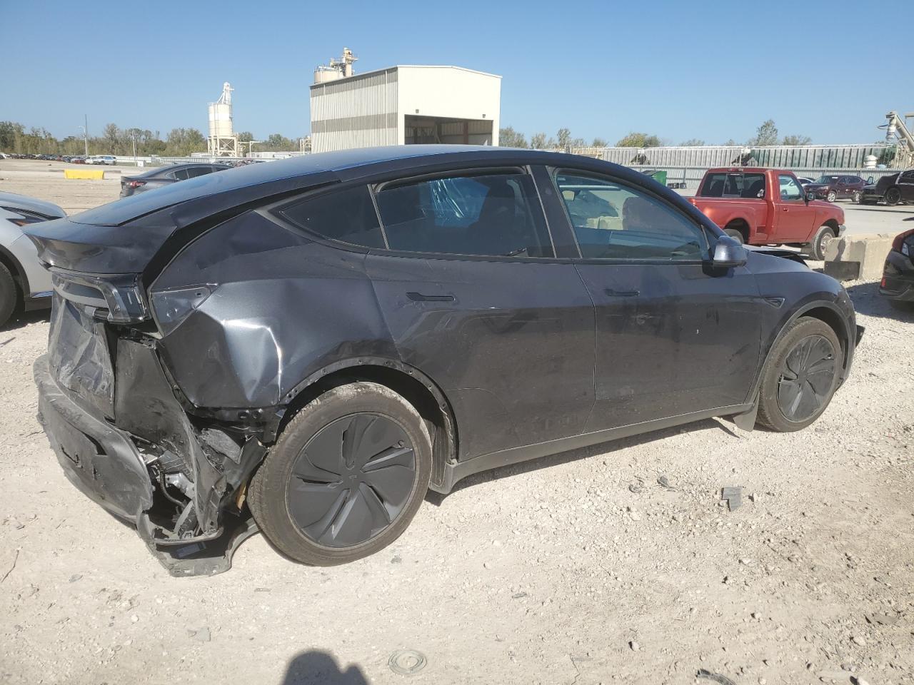 2026 Tesla Model Y - Фото 3