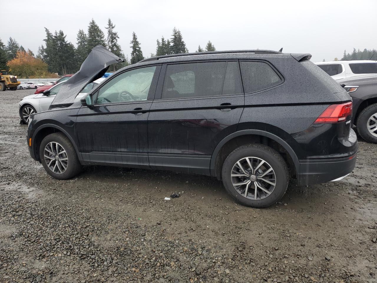 2021 Volkswagen Tiguan S - Фото 2