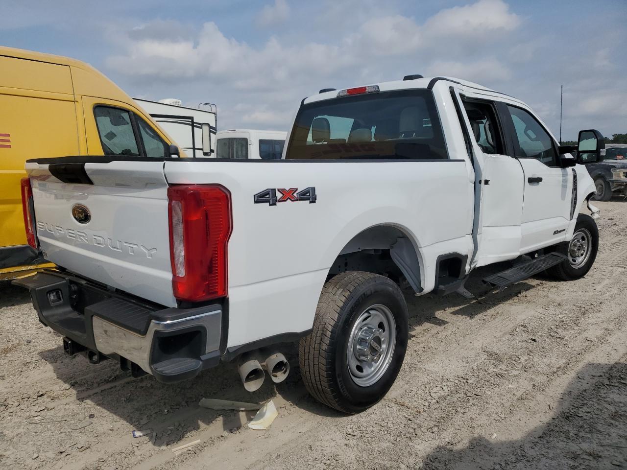 2024 Ford F250 Super Duty - Image 3