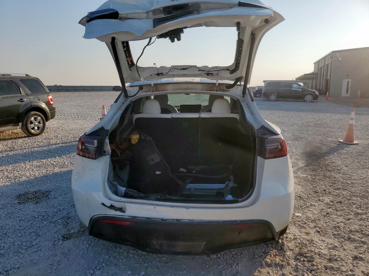 2023 Tesla Model Y - Фото 6