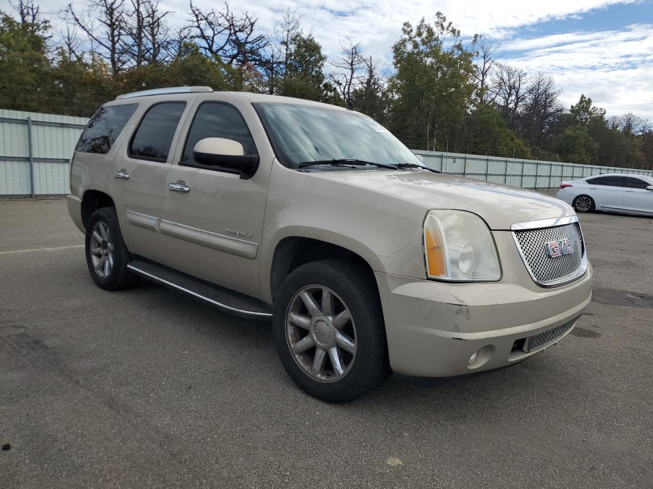 2007 GMC Yukon Denali - Image 4