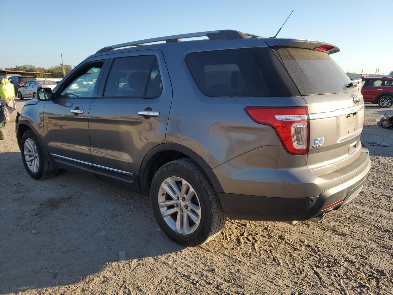 2014 Ford Explorer Xlt - Фото 2