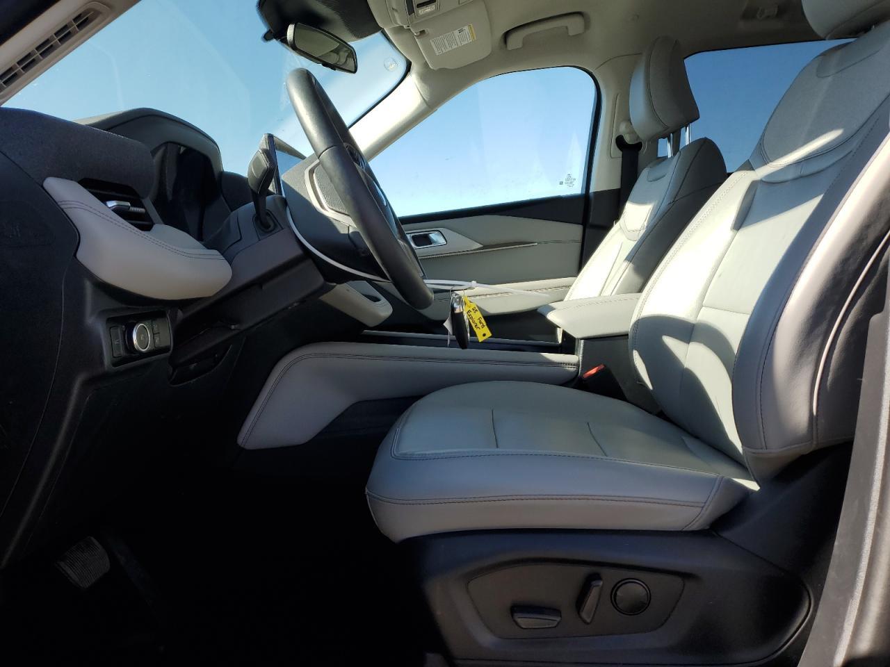 2025 Ford Explorer Active - Image 7