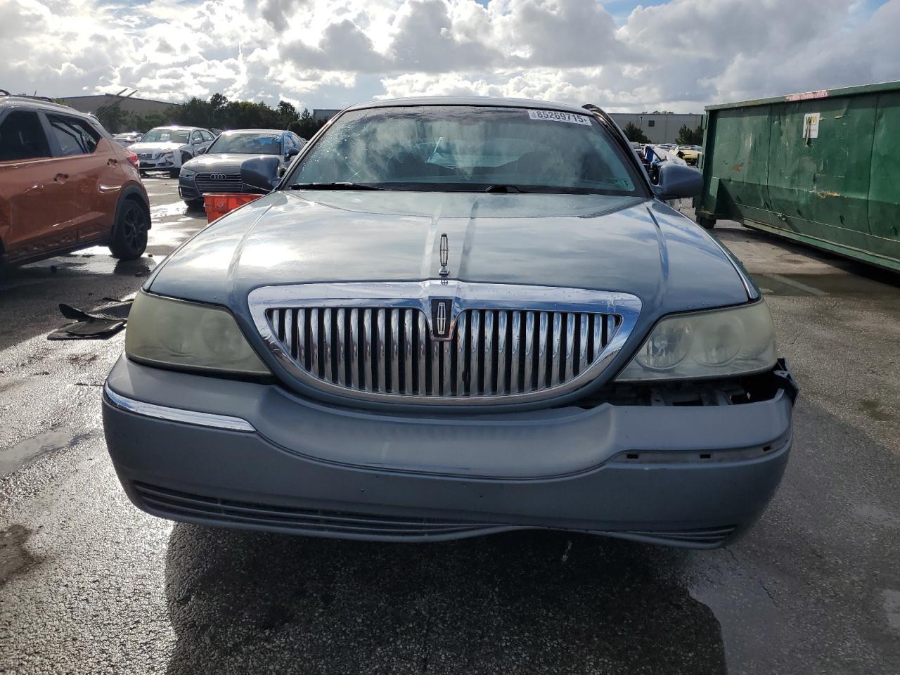 2004 Lincoln Town Car Executive - Фото 5