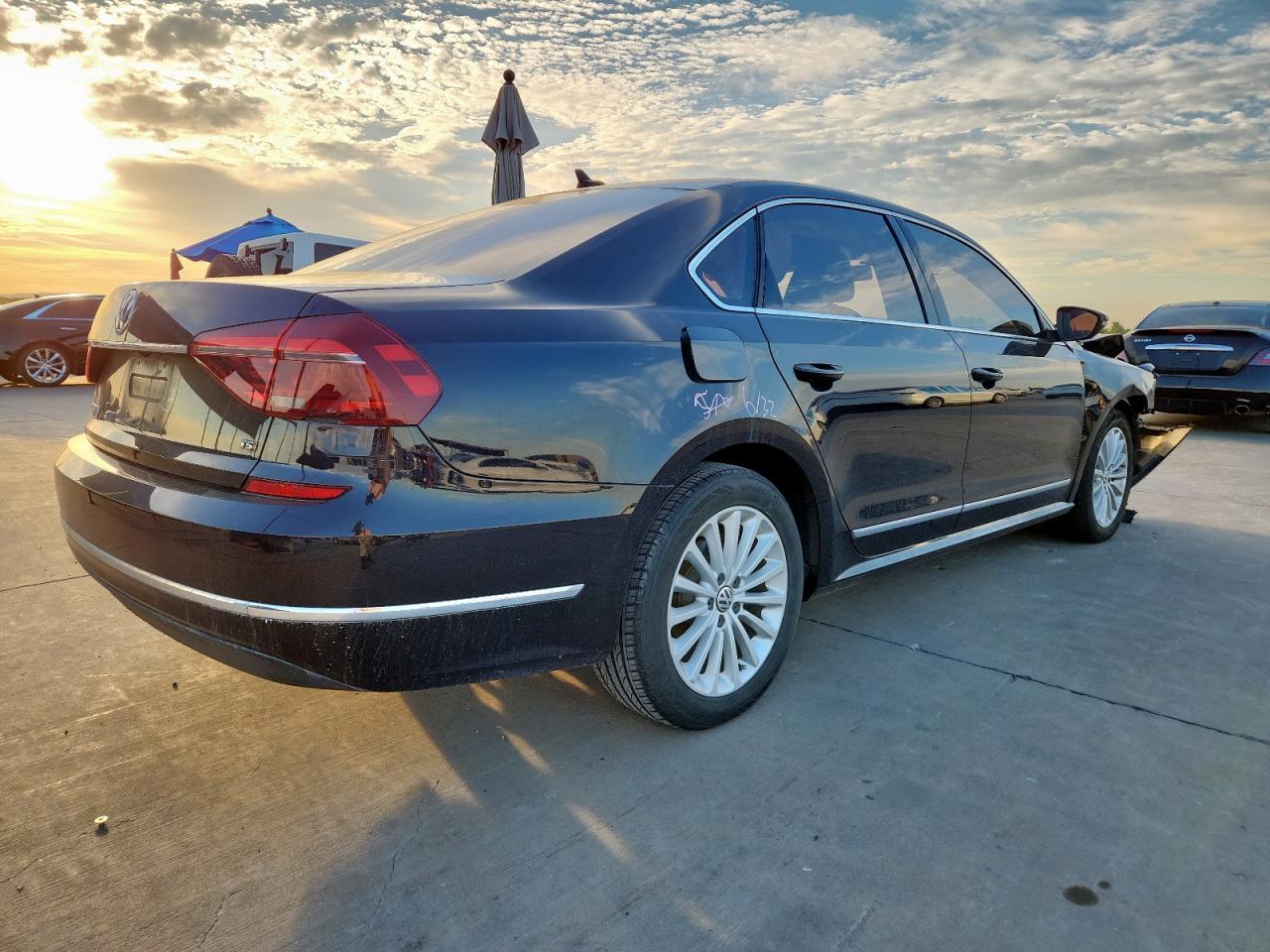 2017 Volkswagen Passat Se - Image 3