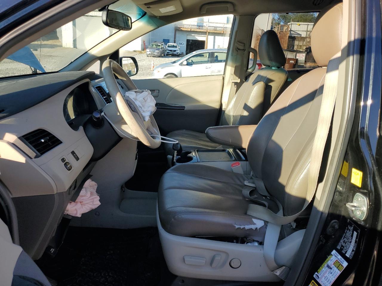 2011 Toyota Sienna Le - Фото 7