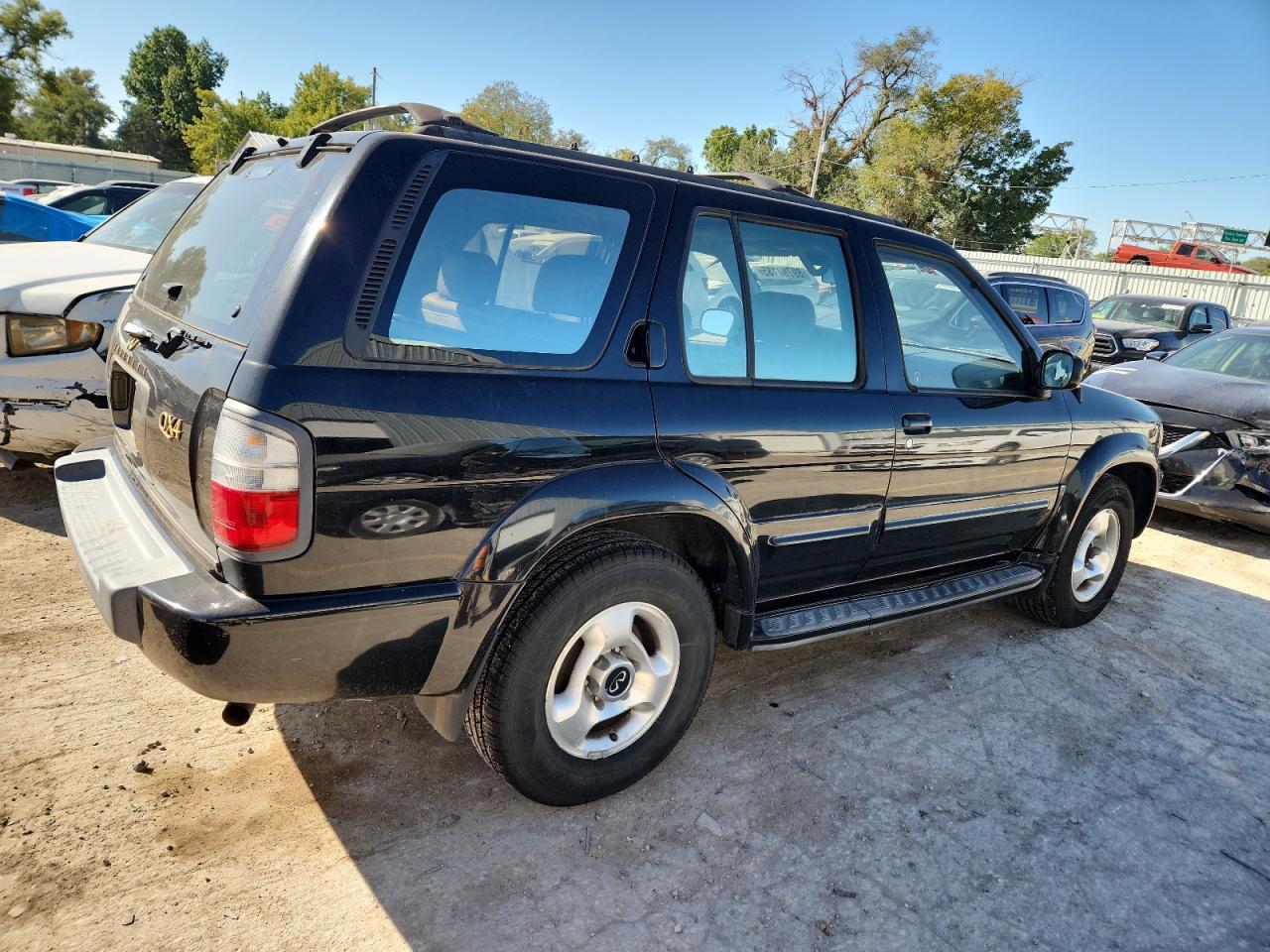 1998 Infiniti Qx4 - Image 3