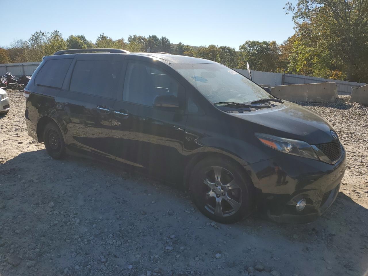 2017 Toyota Sienna Se - Фото 4