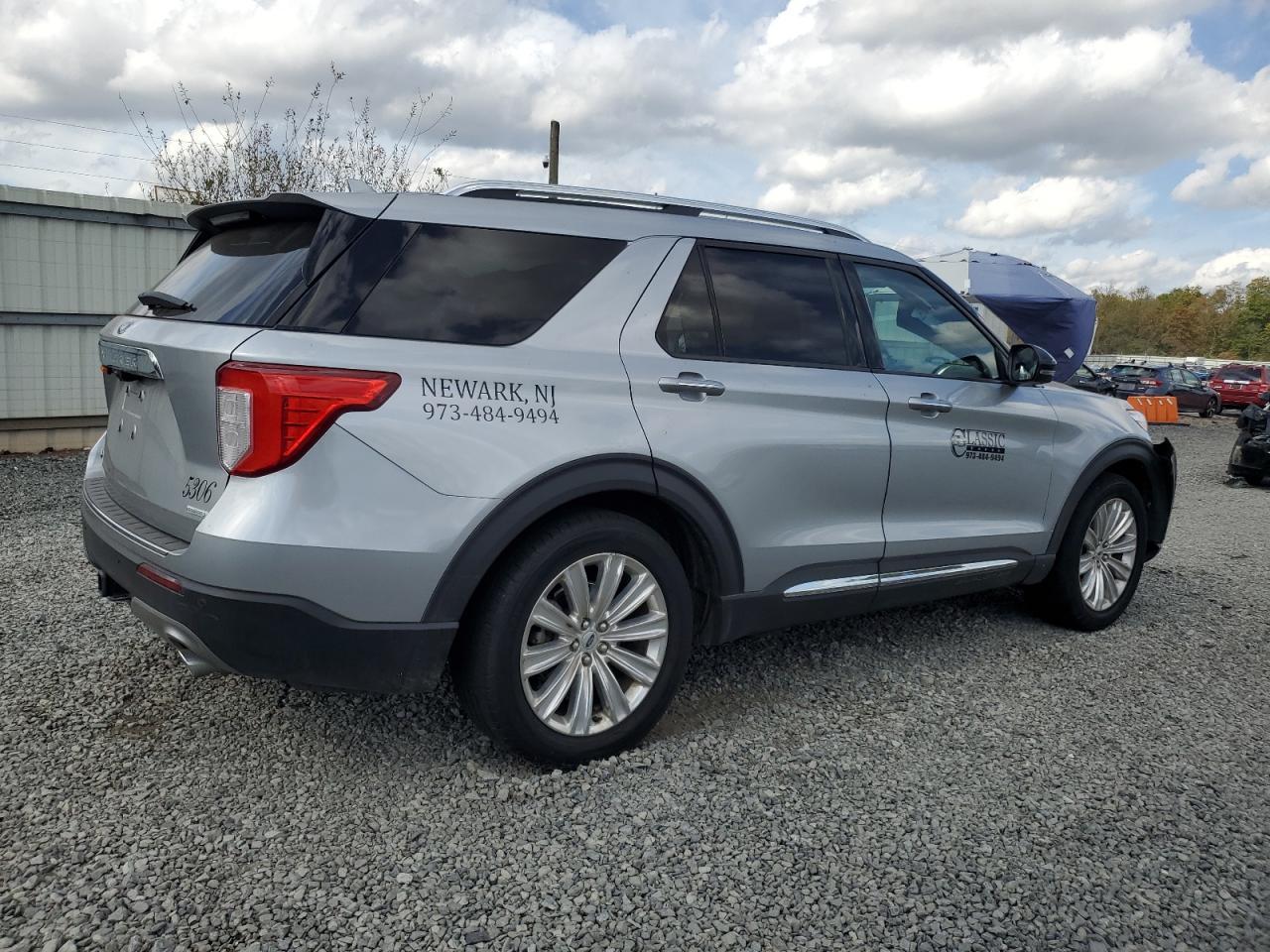 2020 Ford Explorer Limited - Image 3