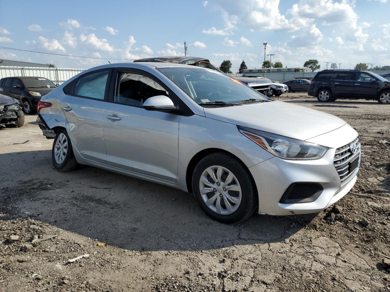 2021 Hyundai Accent Se - Фото 4