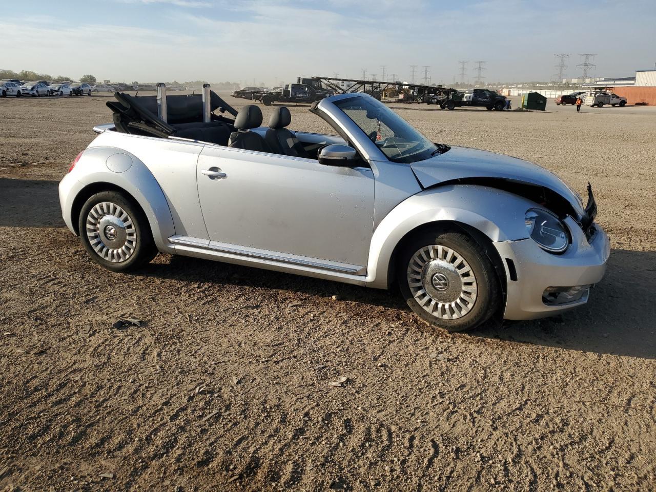 2013 Volkswagen Beetle - Фото 4