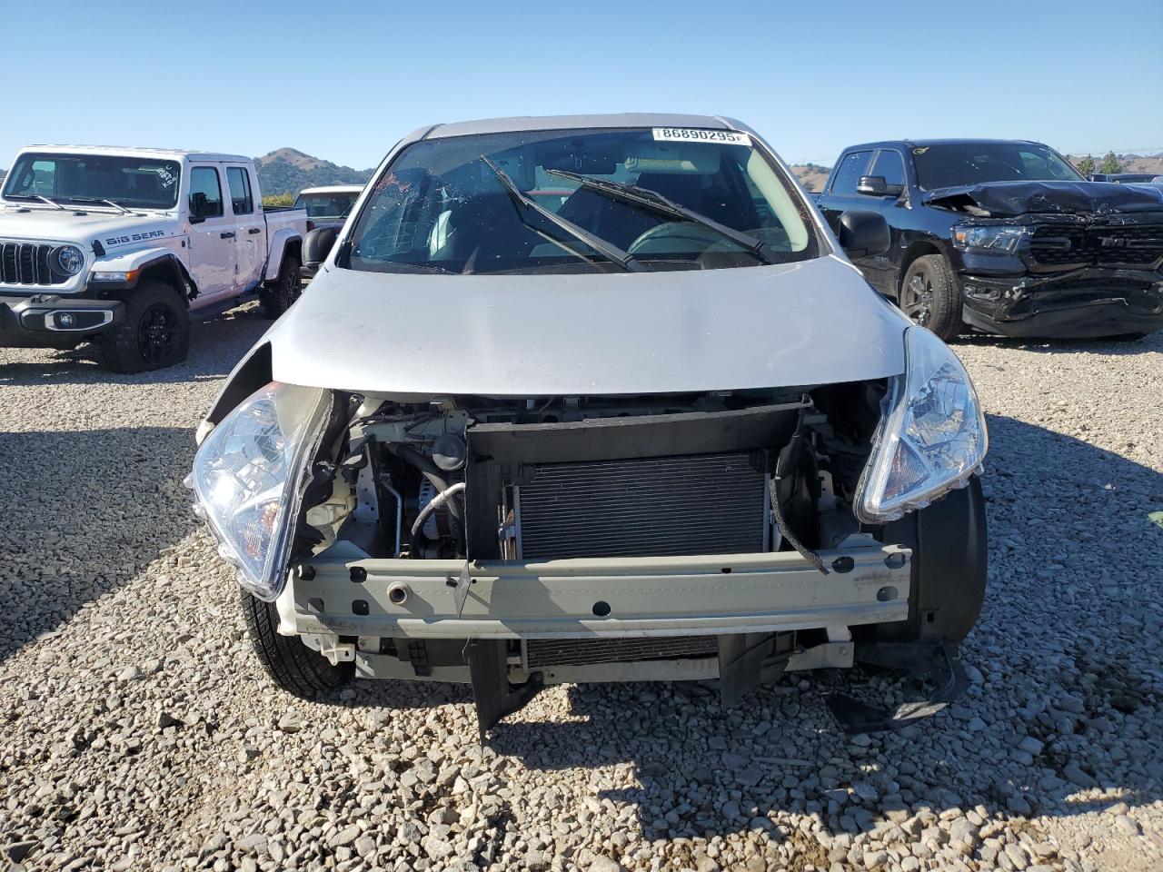 2014 Nissan Versa S - Фото 5