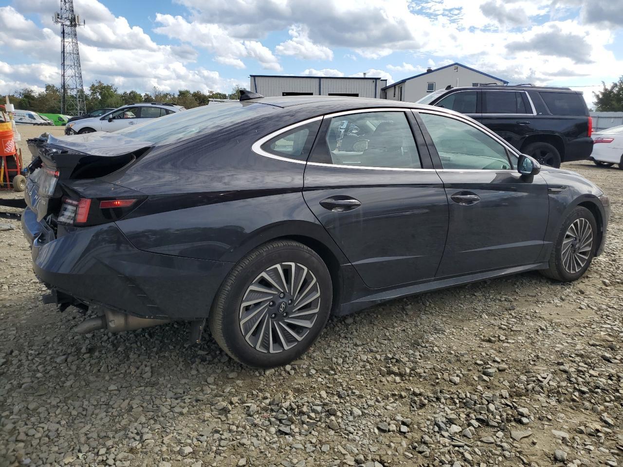 2025 Hyundai Sonata Hybrid - Image 3