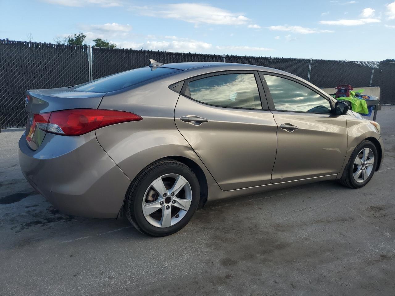 2013 Hyundai Elantra Gls - Фото 3