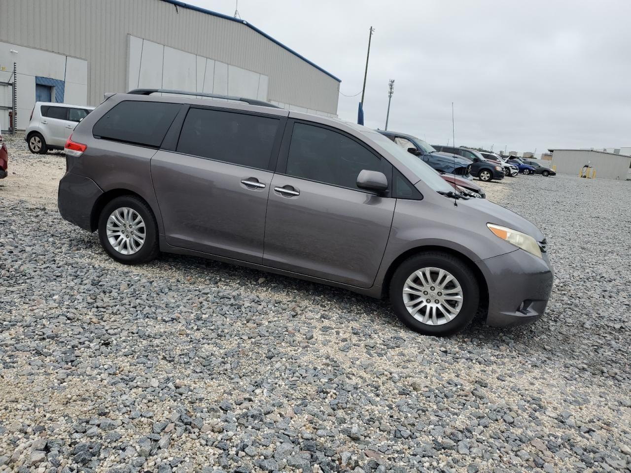 2014 Toyota Sienna Xle - Фото 4