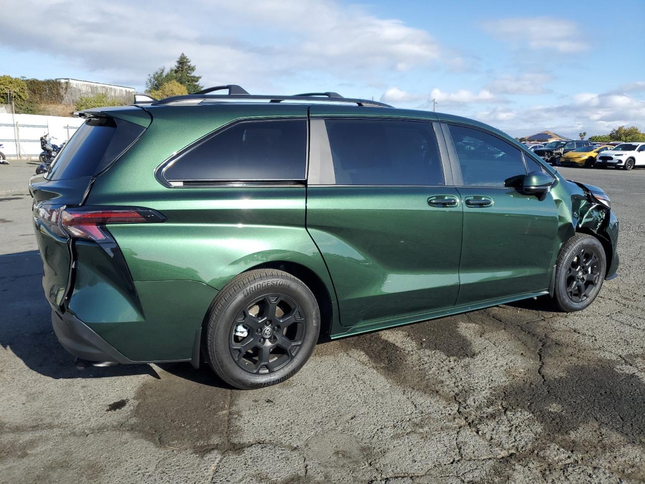 2025 Toyota Sienna Xse - Фото 3