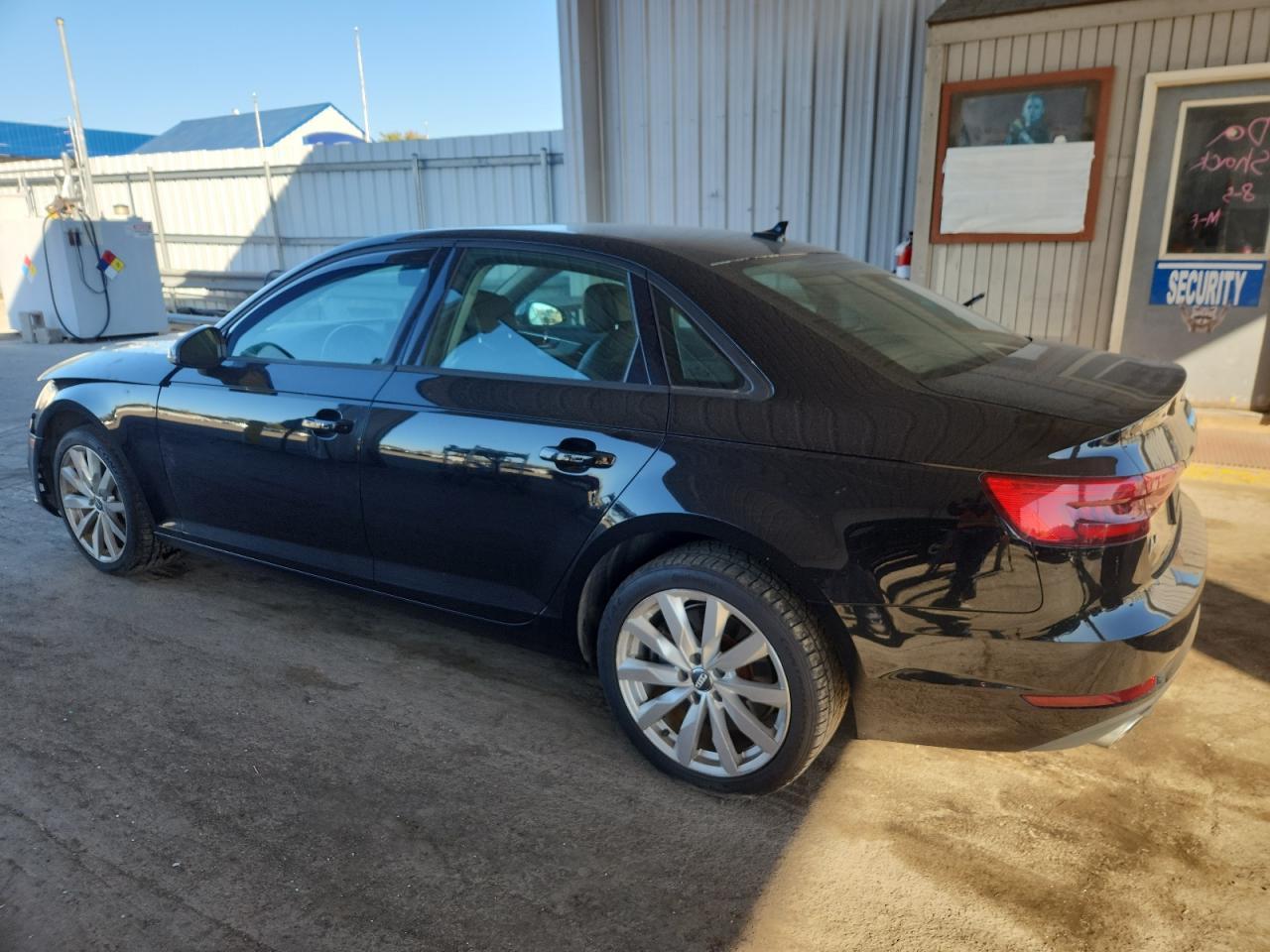 2017 Audi A4 Premium - Фото 2