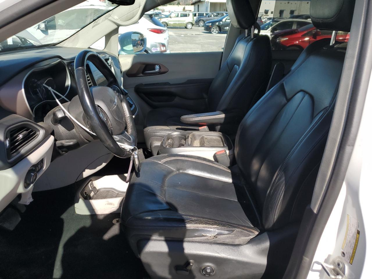 2017 Chrysler Pacifica Touring L - Image 7