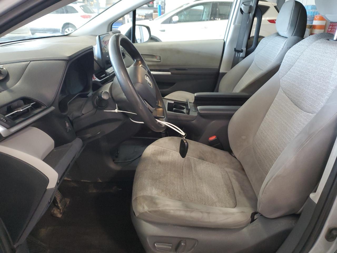 2021 Toyota Sienna Le - Фото 7