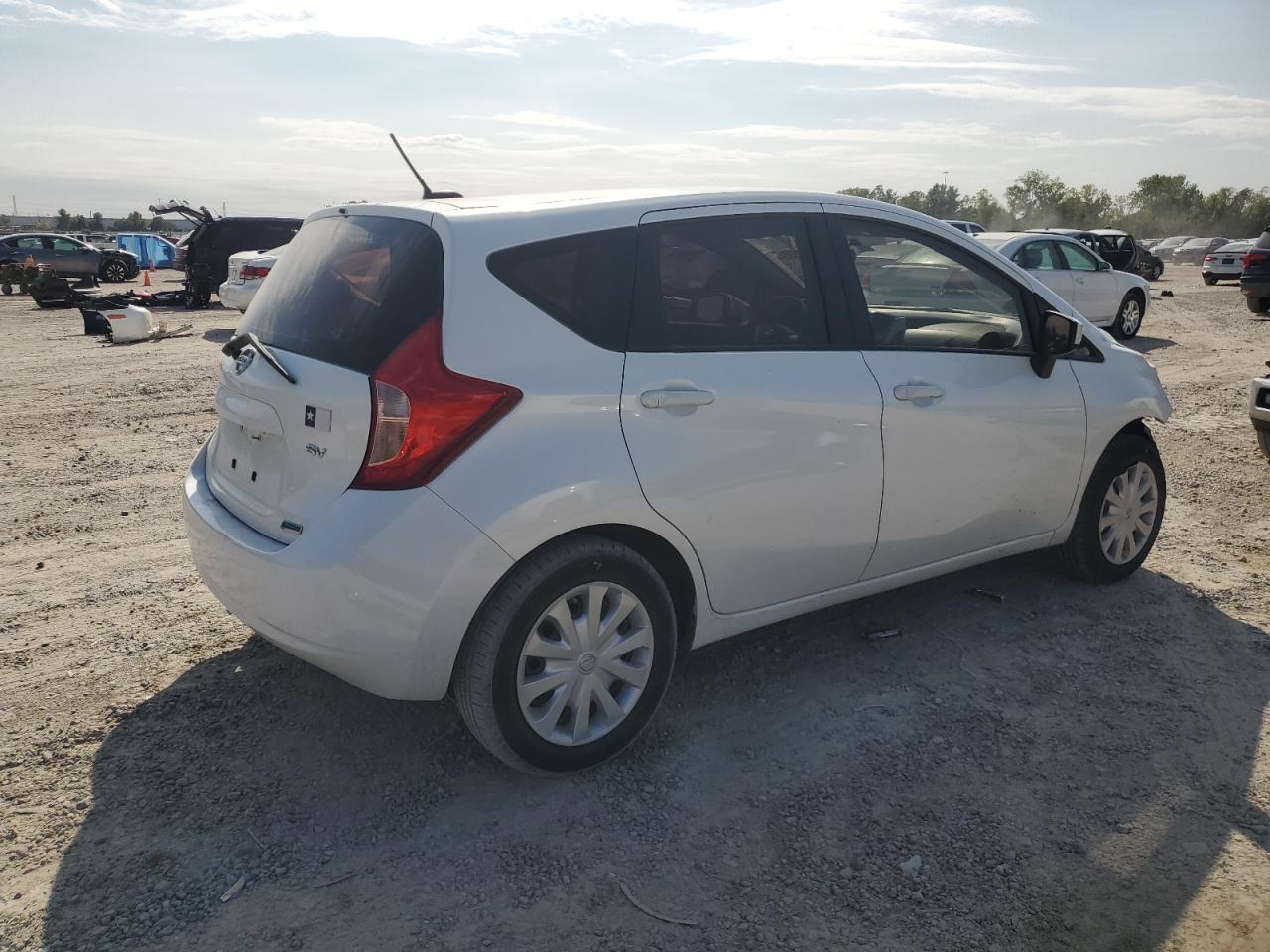 2016 Niss Versa Note - Фото 3