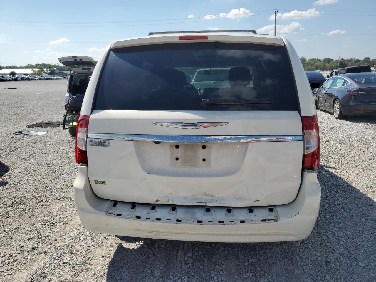 2012 Chrysler Town & Country Touring - Image 6