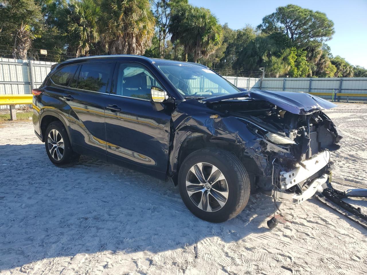 2021 Toyota Highlander Xle - Image 4