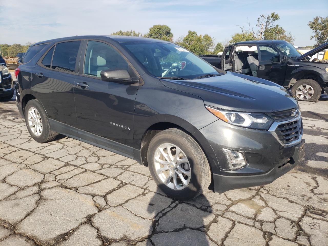 2020 Chevrolet Equinox Ls - Image 4