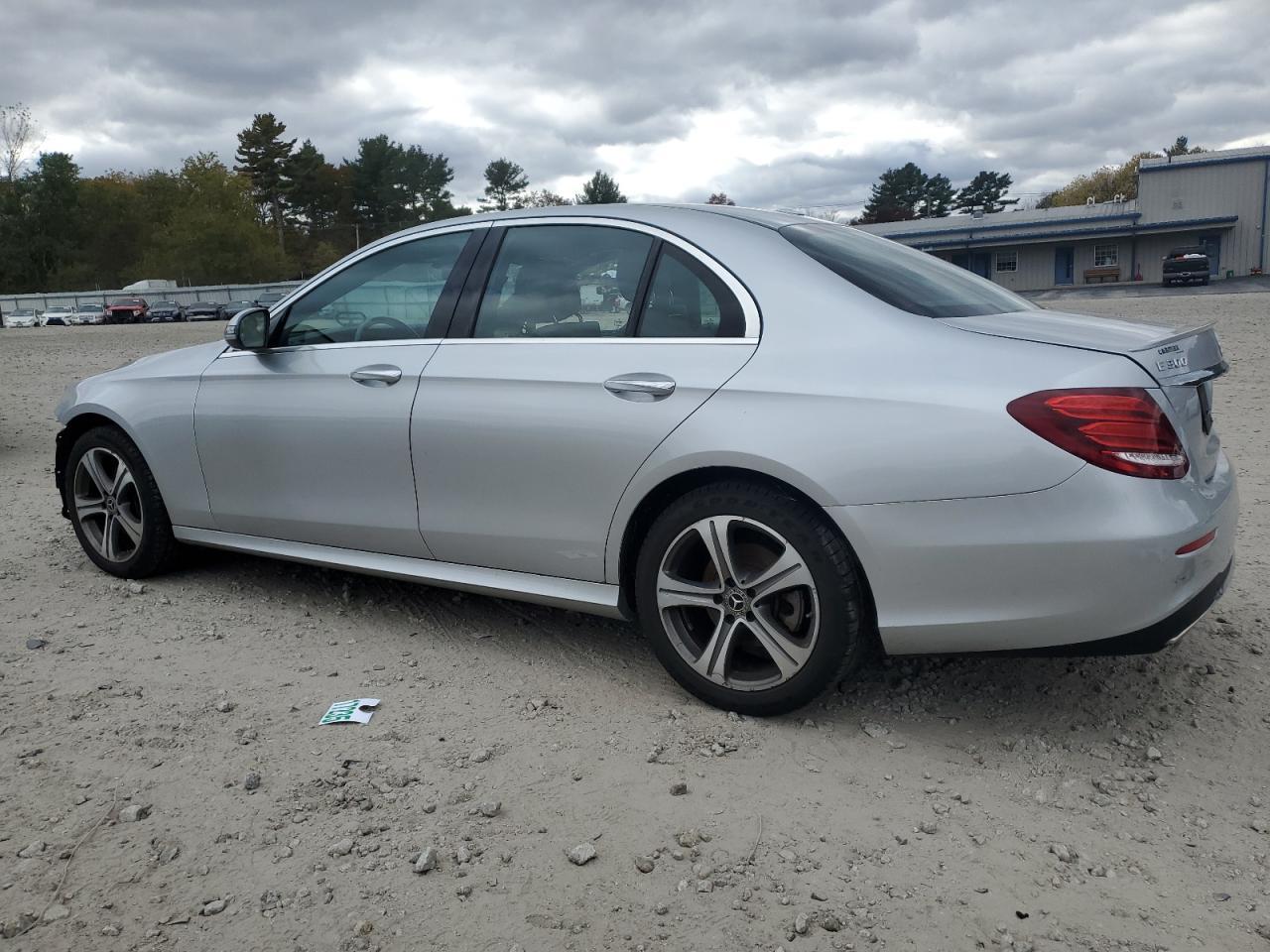 2019 Mercedes-Benz E 300 4Matic - Фото 2