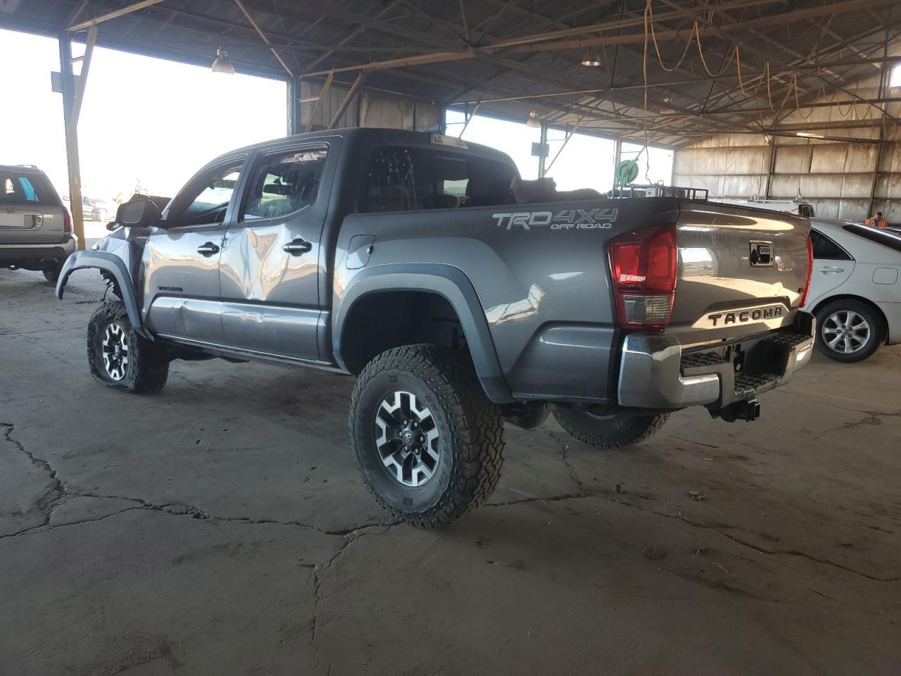 2017 Toyota Tacoma Double Cab - Фото 2