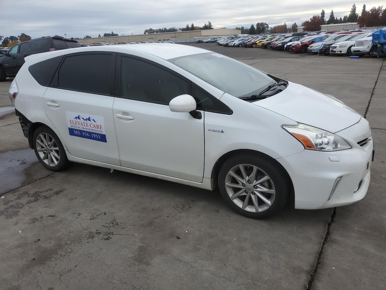 2014 Toyota Prius V - Image 4