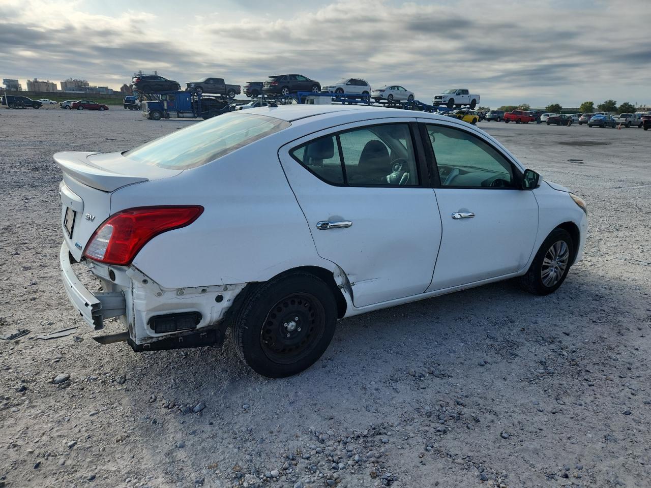 2016 Nissan Versa S - Image 3