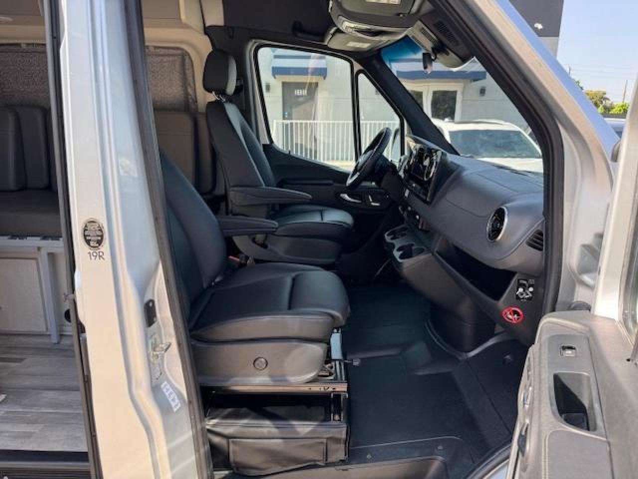 2022 Mercedes-Benz Sprinter 2500 - Фото 7