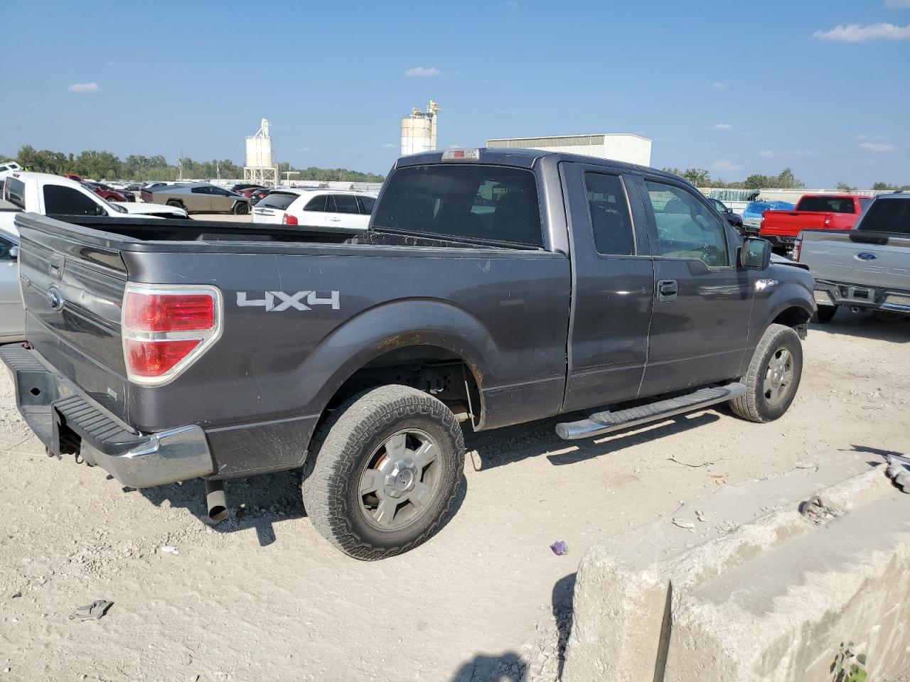 2010 Ford F150 Super Cab - Фото 3