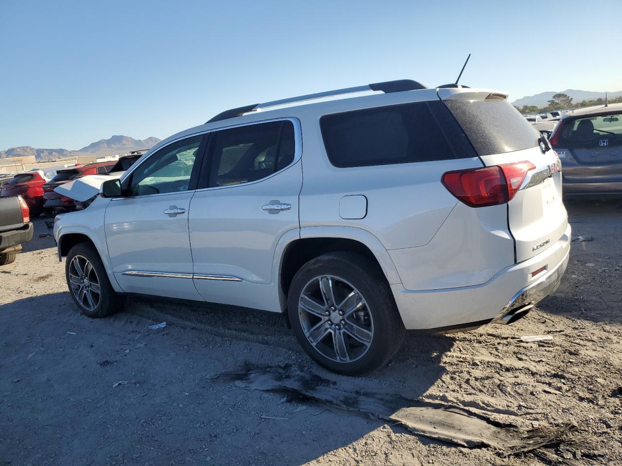 2019 GMC Acadia Denali - Фото 2