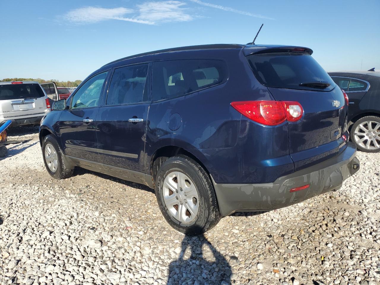2011 Chevrolet Traverse Ls - Image 2