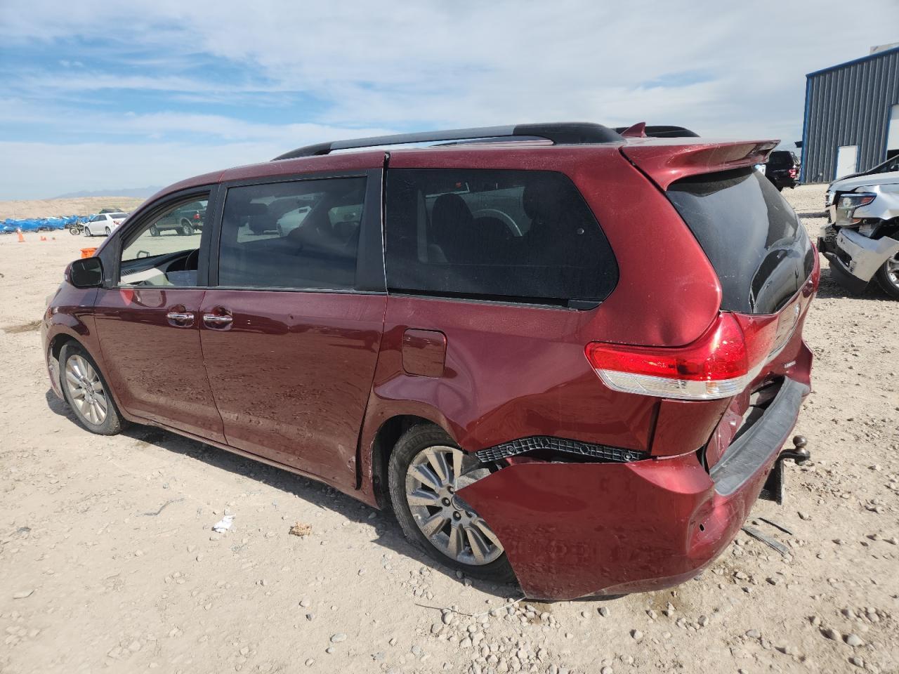 2014 Toyota Sienna Xle - Image 2
