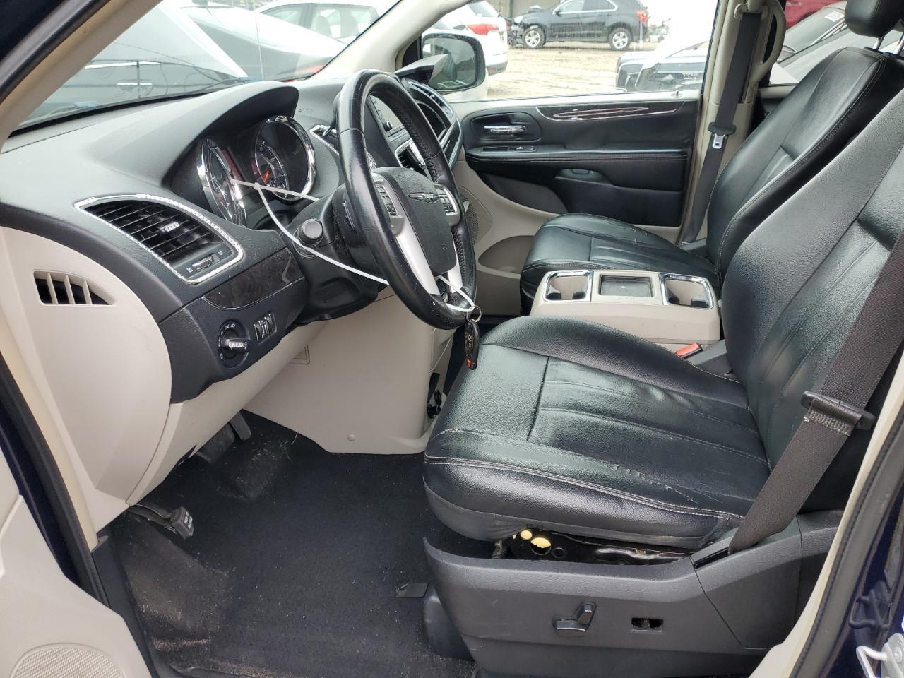 2016 Chrysler Town & Country Touring - Image 7