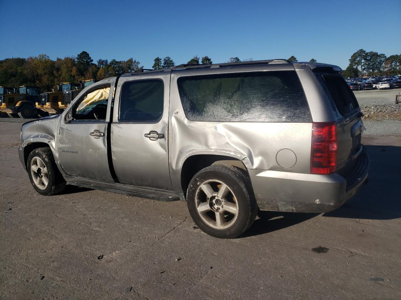 2007 Chevrolet Suburban C1500 - Image 2