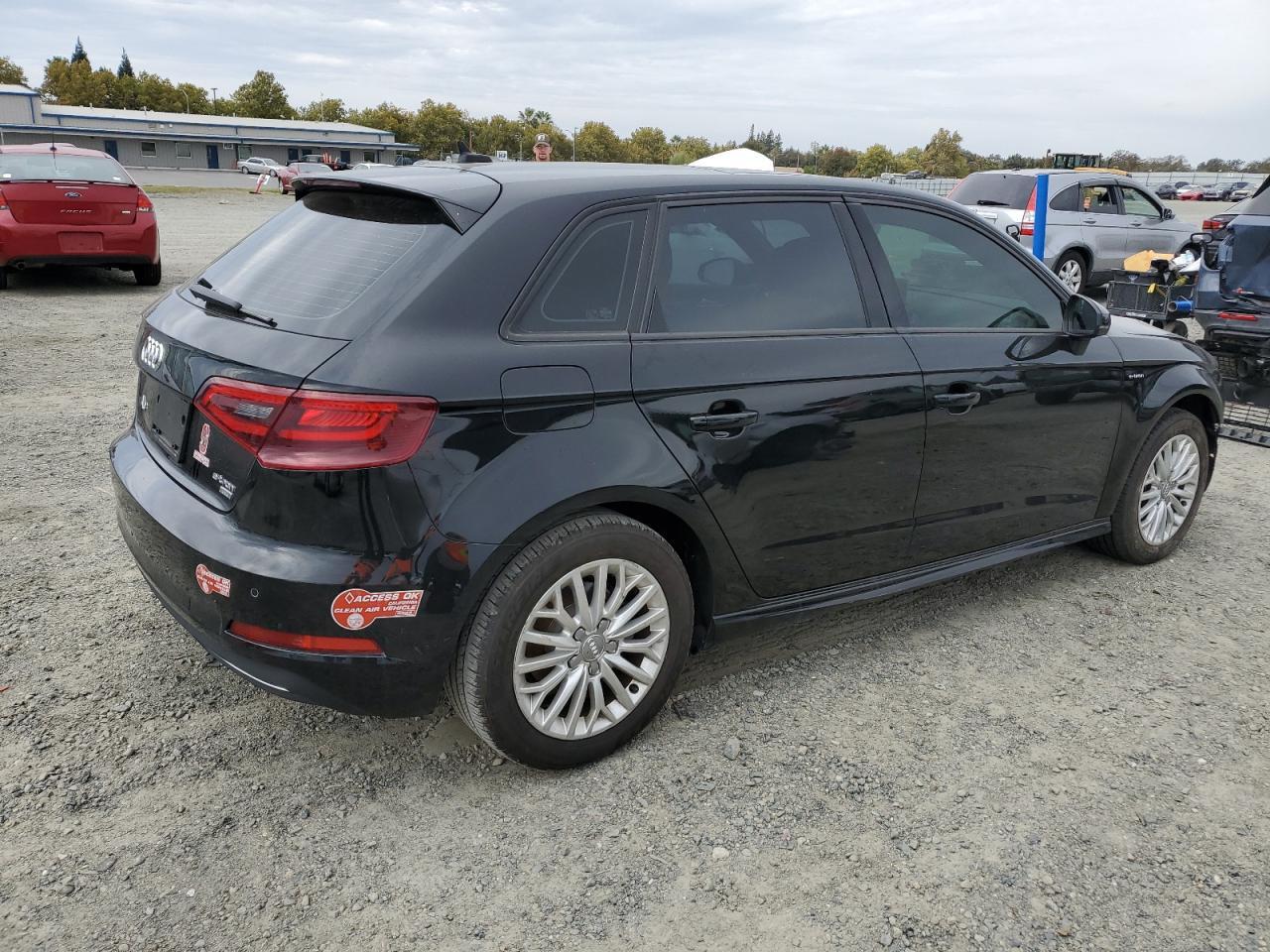 2016 Audi A3 E-Tron Premium Ultra - Фото 3