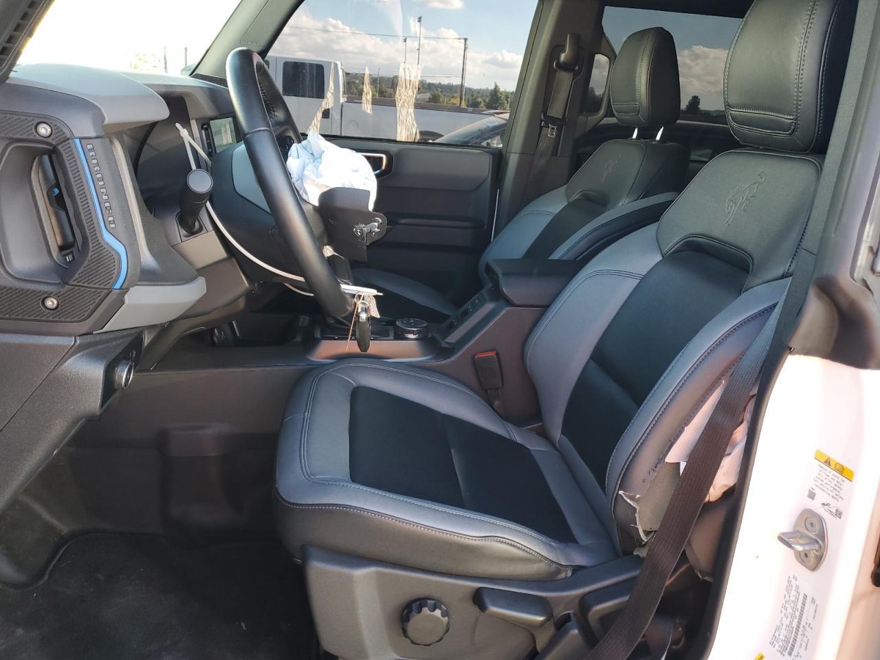 2024 Ford Bronco Black Diamond - Image 7