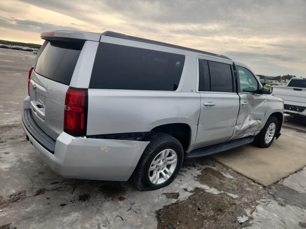 2018 Chevrolet Suburban C1500 Lt - Image 3